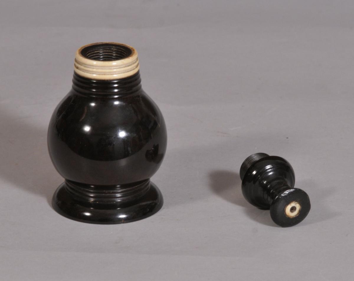 S/3262 Antique Treen 19th Century Laburnum Spice Flask