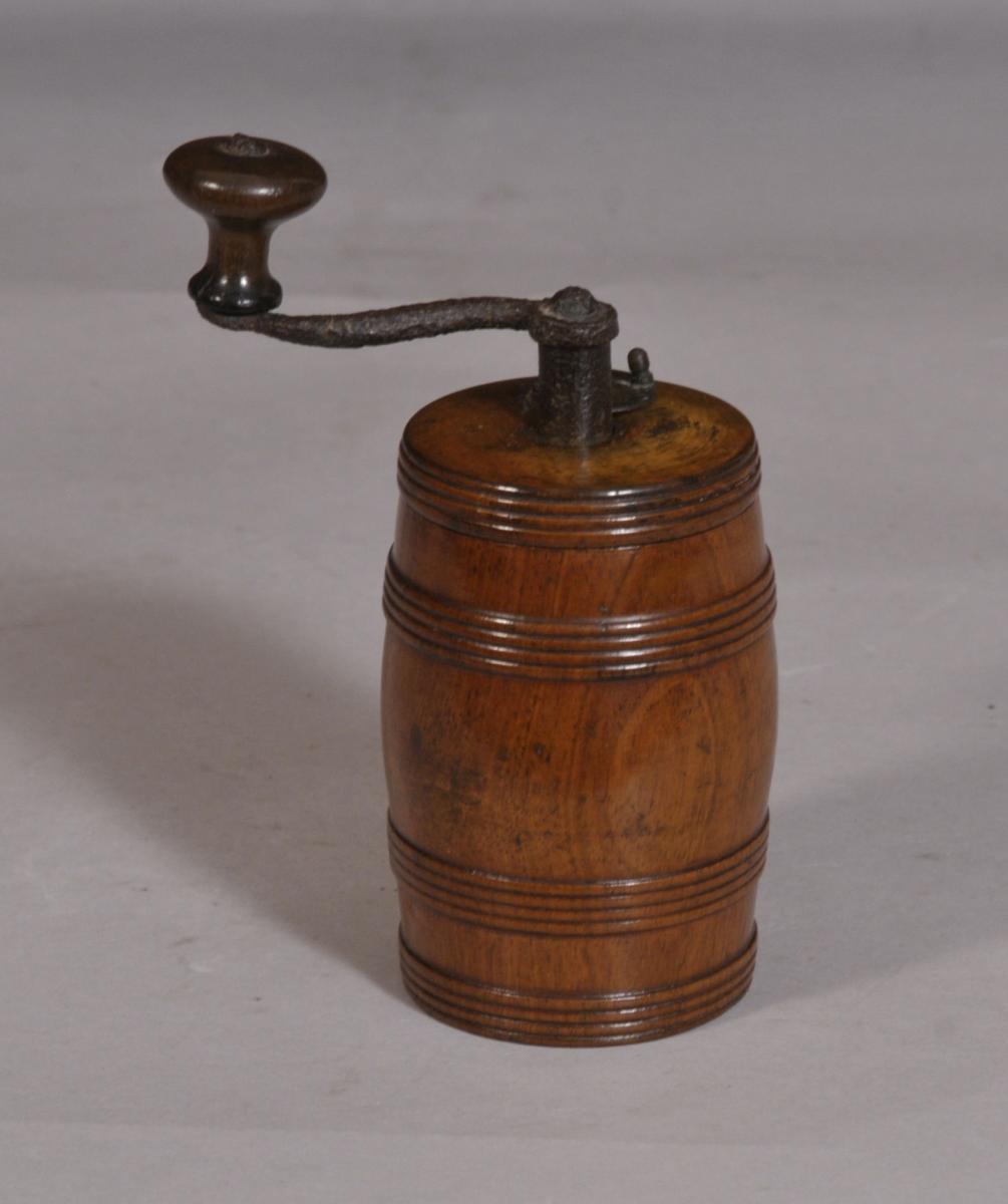 S/3264 Antique Treen 19th Century Walnut Pepper Mill