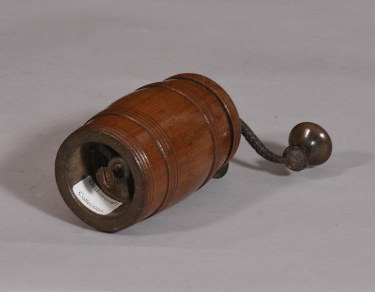 S/3264 Antique Treen 19th Century Walnut Pepper Mill