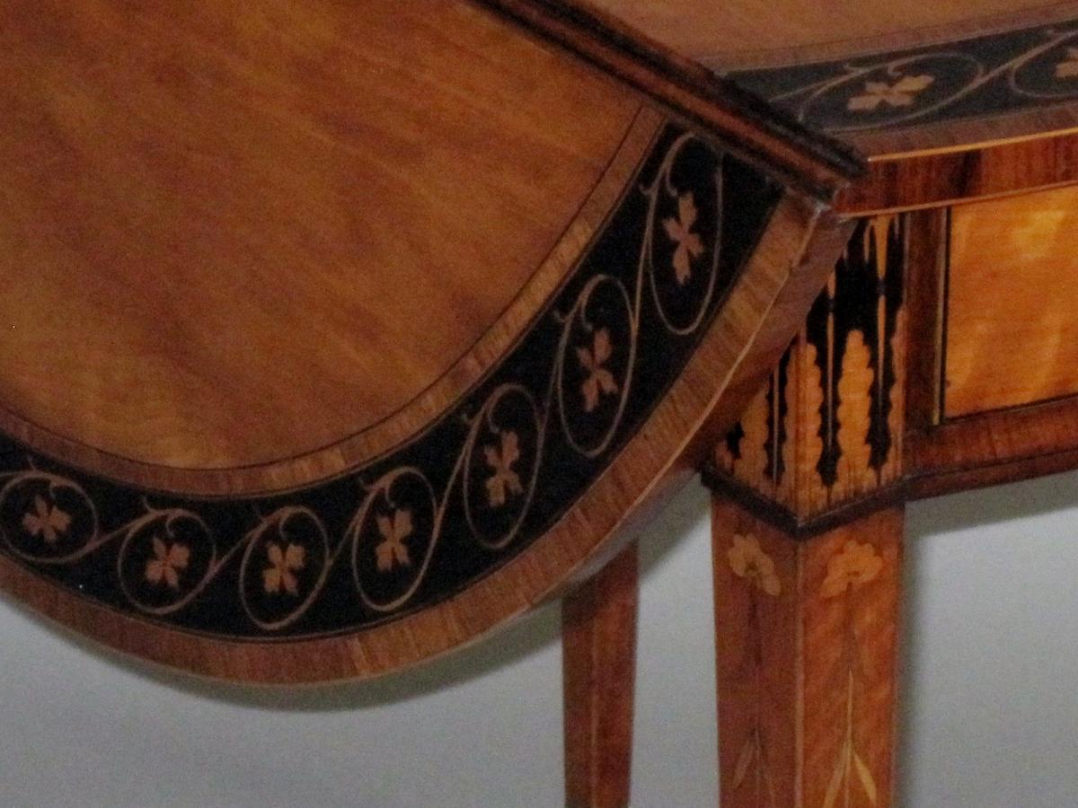 18th Century satinwood Pembroke table