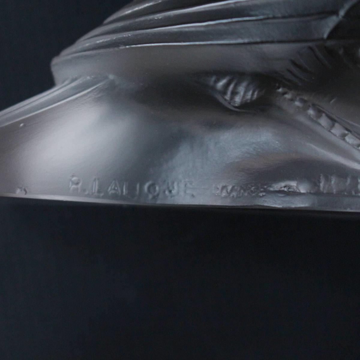 Moineau Fier Lalique Glass Bird Paperweight