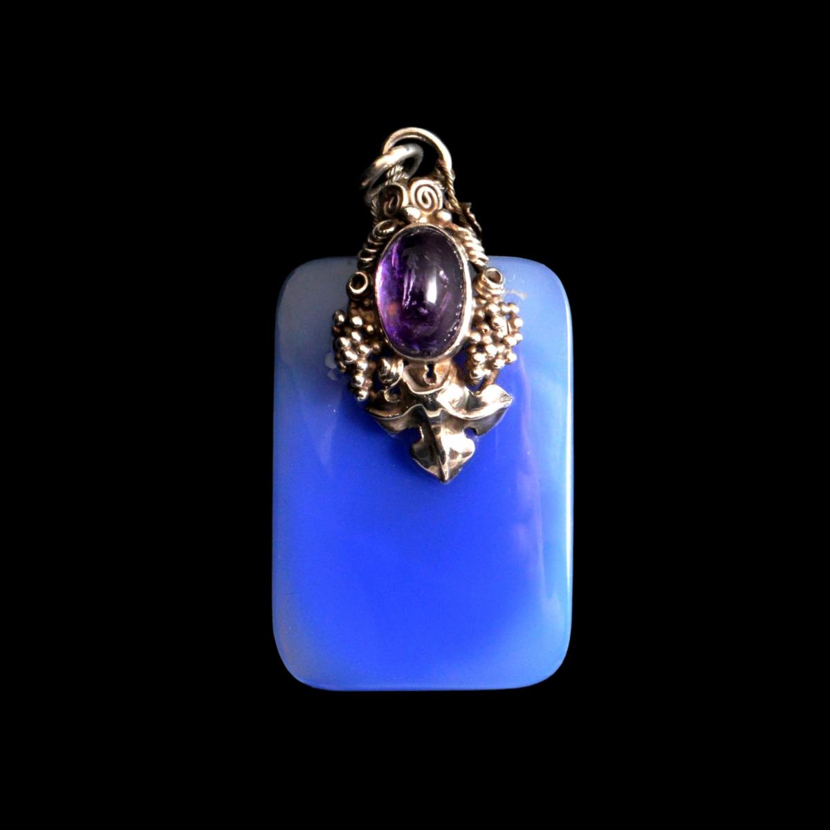 Dorrie Nossiter pendant