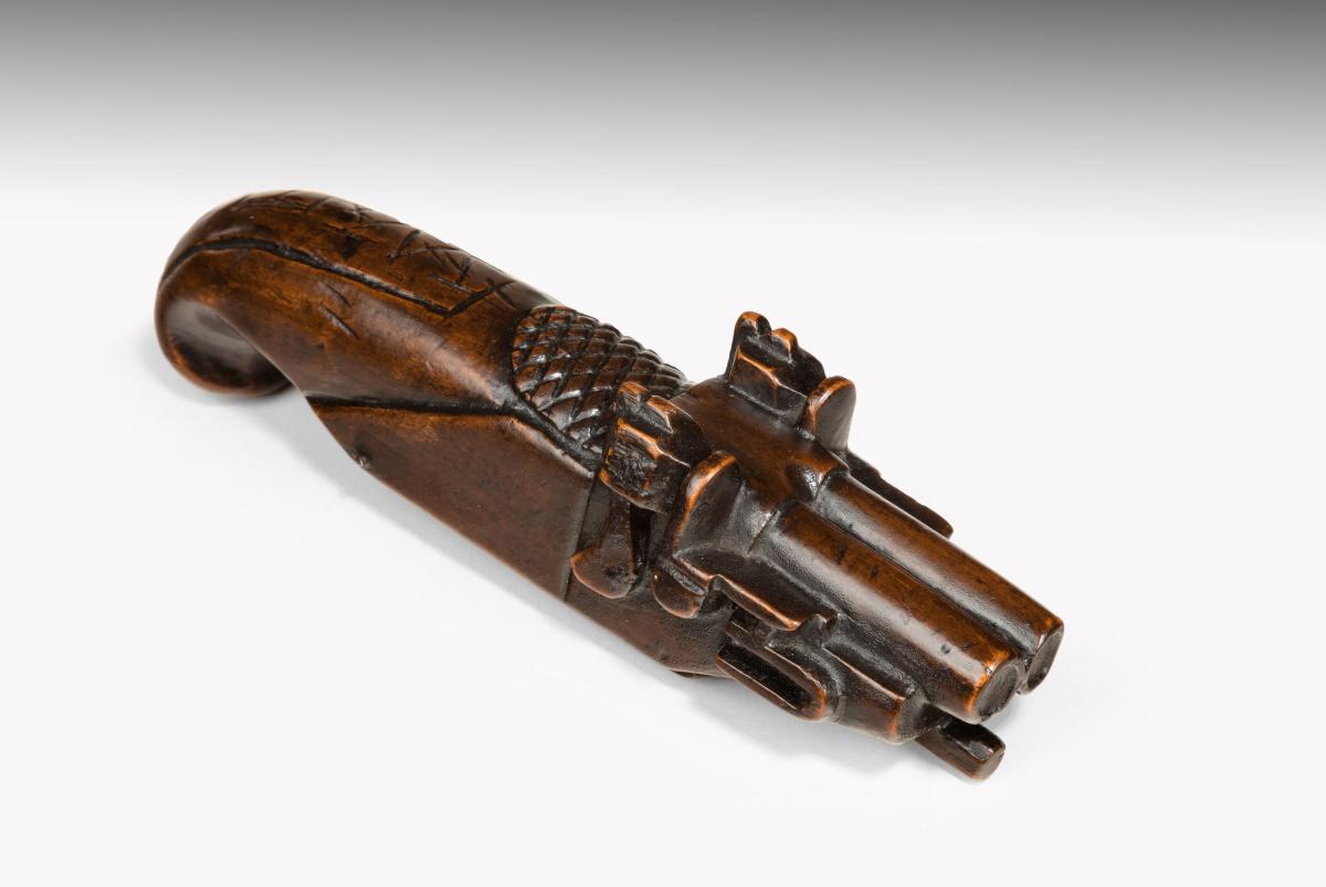 6651 Novelty Fruitwood Snuff Box in the form of a Pistol