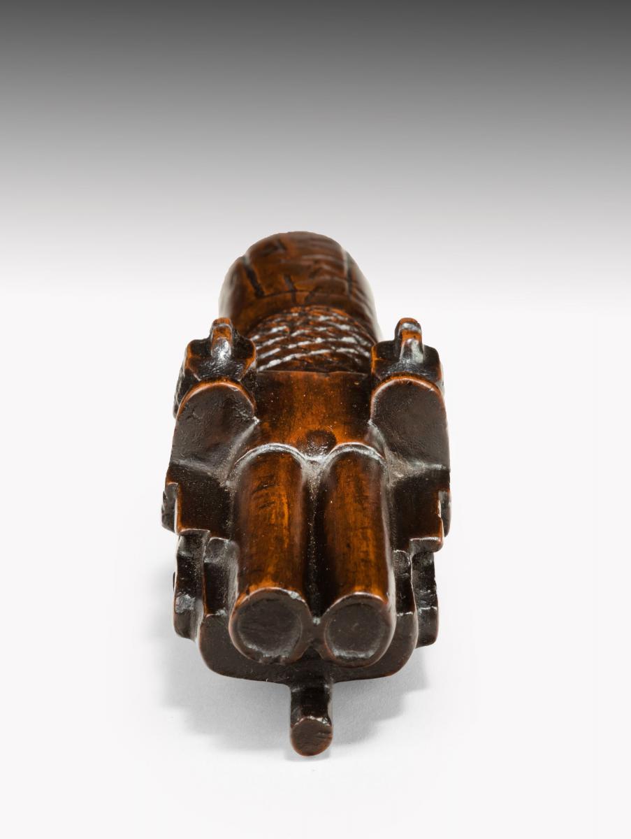 6651 Novelty Fruitwood Snuff Box in the form of a Pistol