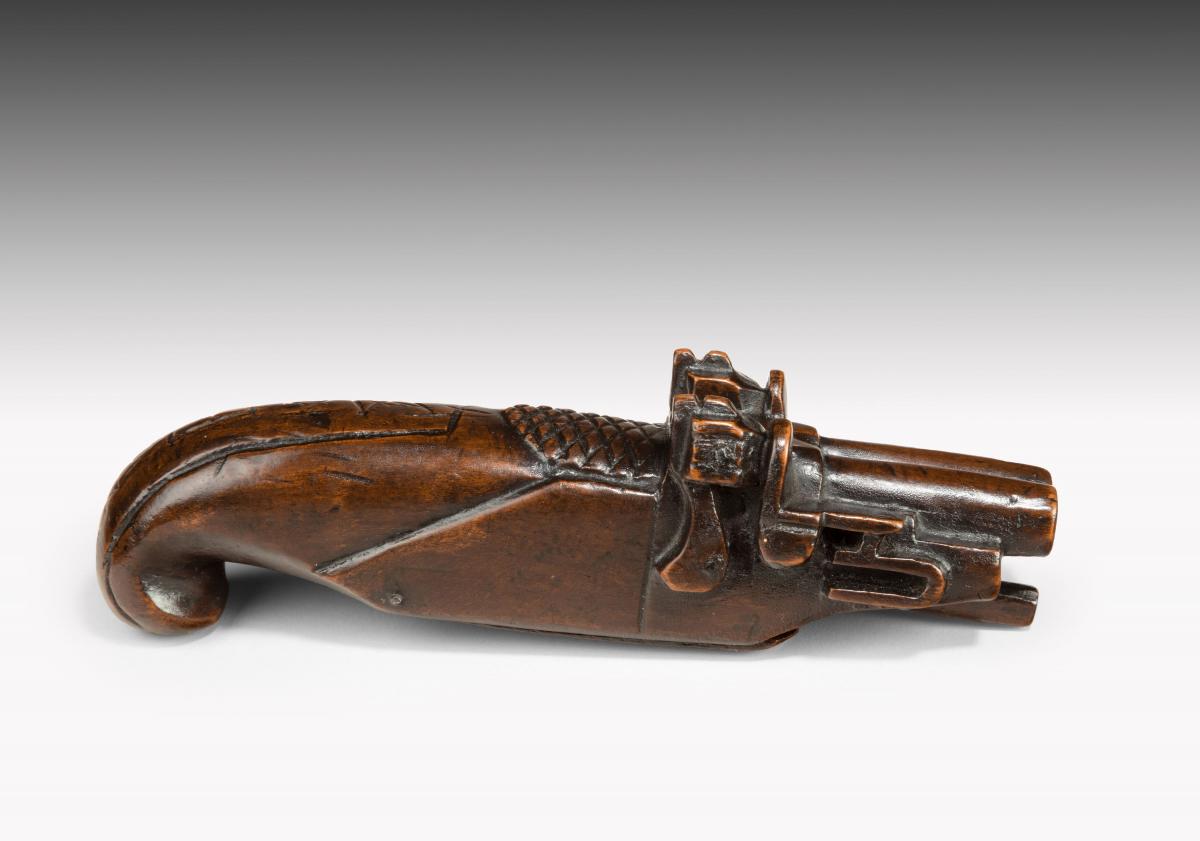 6651 Novelty Fruitwood Snuff Box in the form of a Pistol