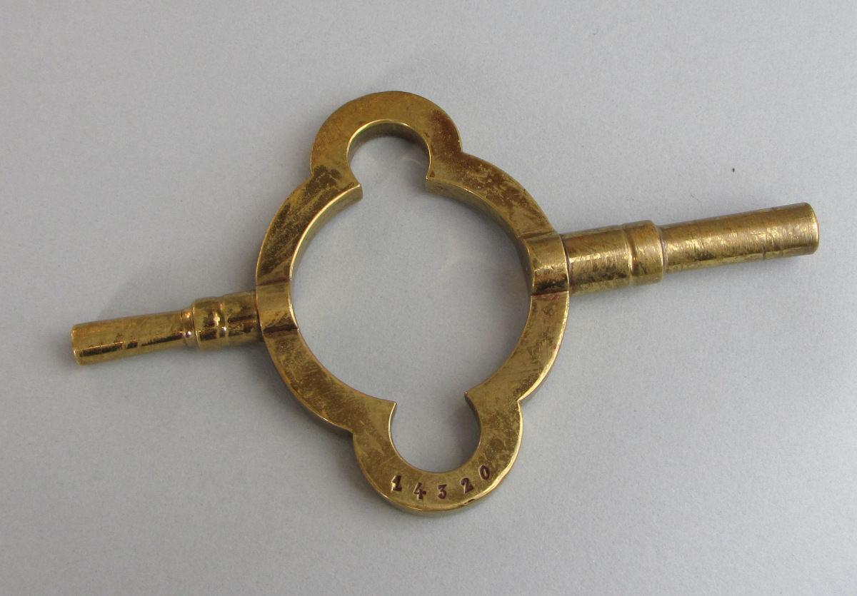 Drocourt Giant Grande-sonnerie carriage clock key