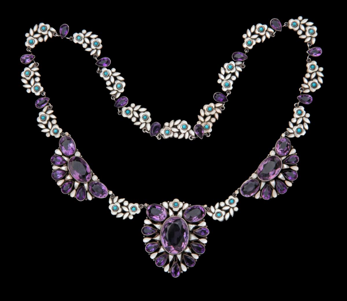BERNARD INSTONE, BIRMINGHAM (1891-1987) Superb Arts & Crafts Demi Parure