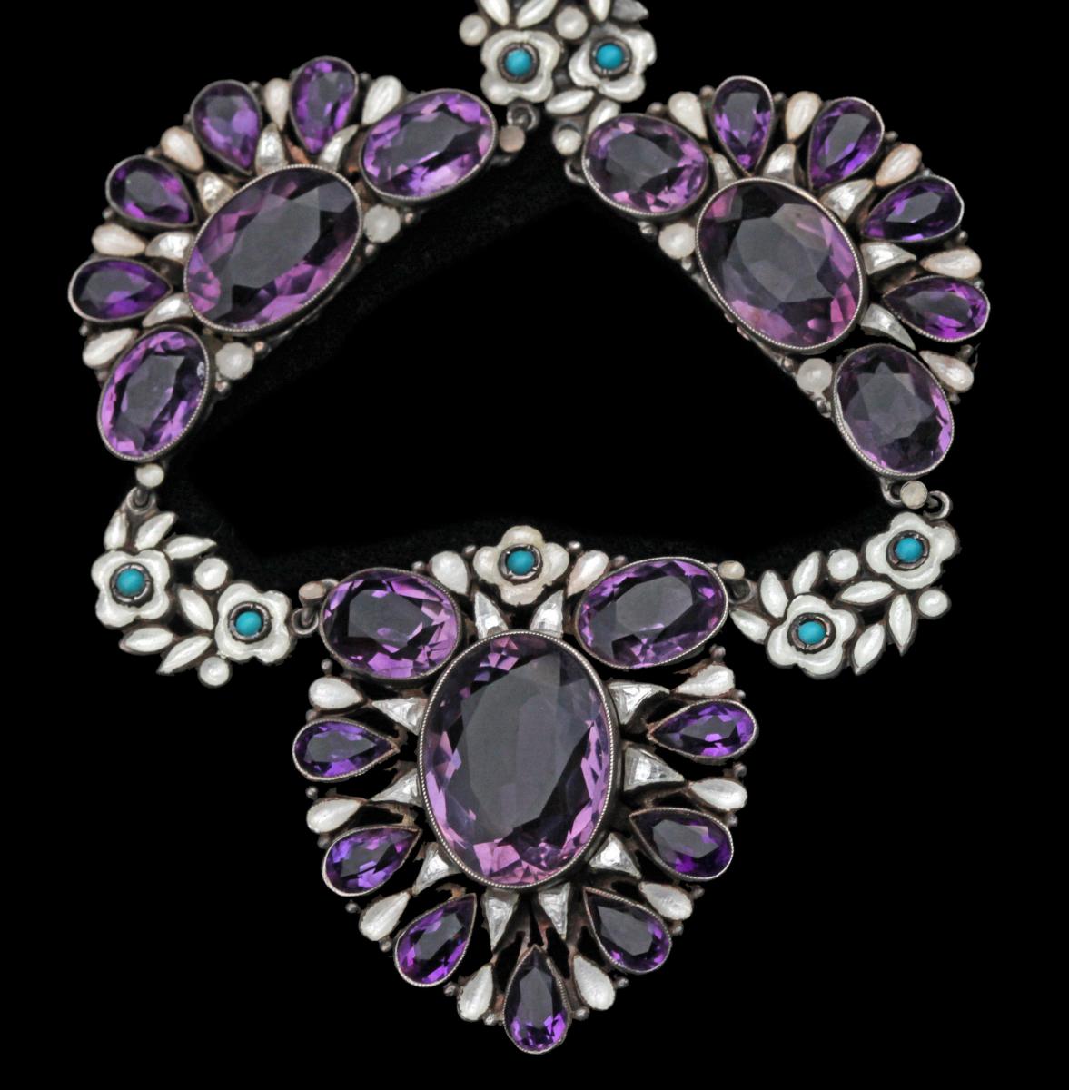 BERNARD INSTONE, BIRMINGHAM (1891-1987) Superb Arts & Crafts Demi Parure