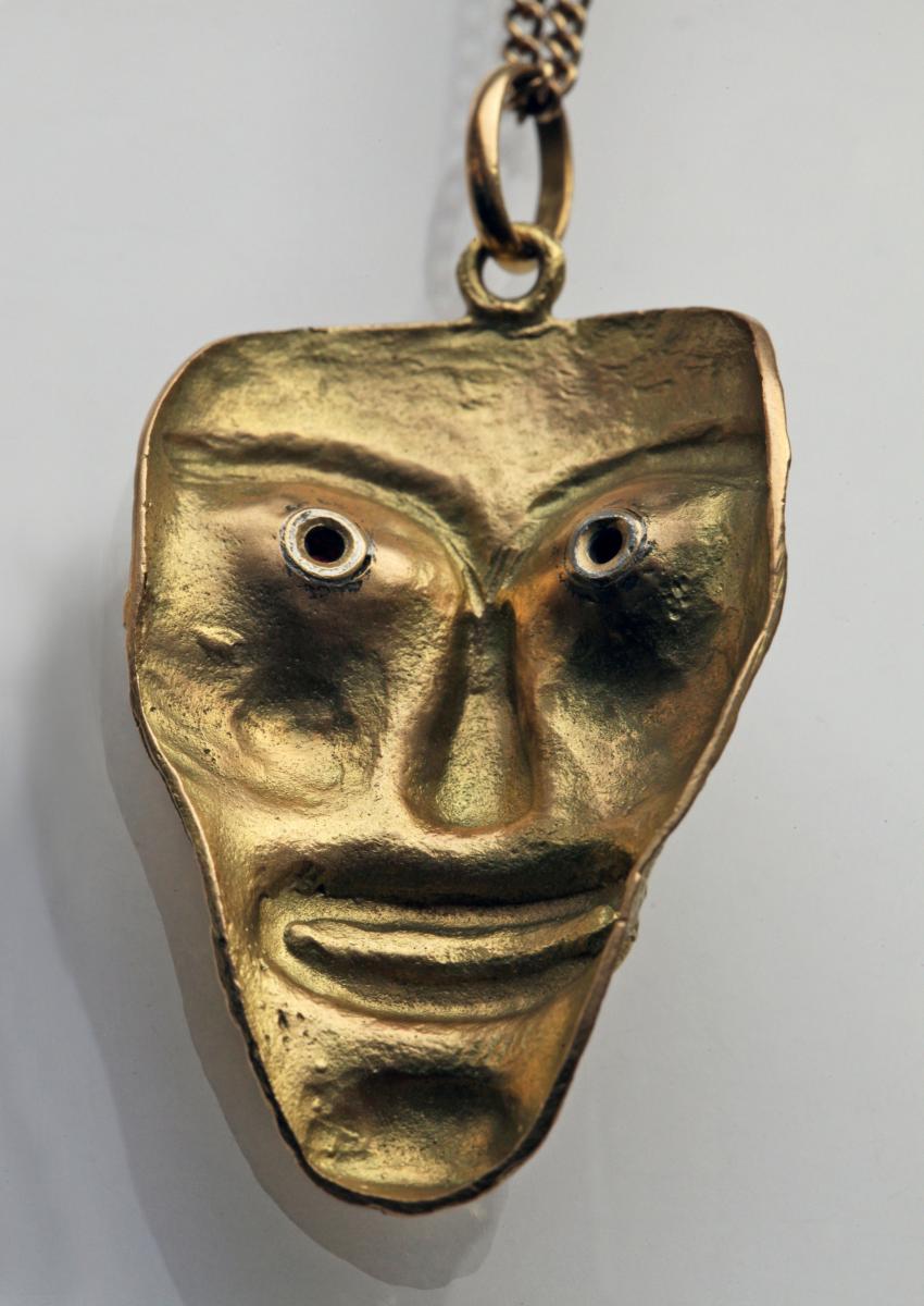 MID CENTURY MODERN (founded c.1950) African Style Gold Pendant Mask