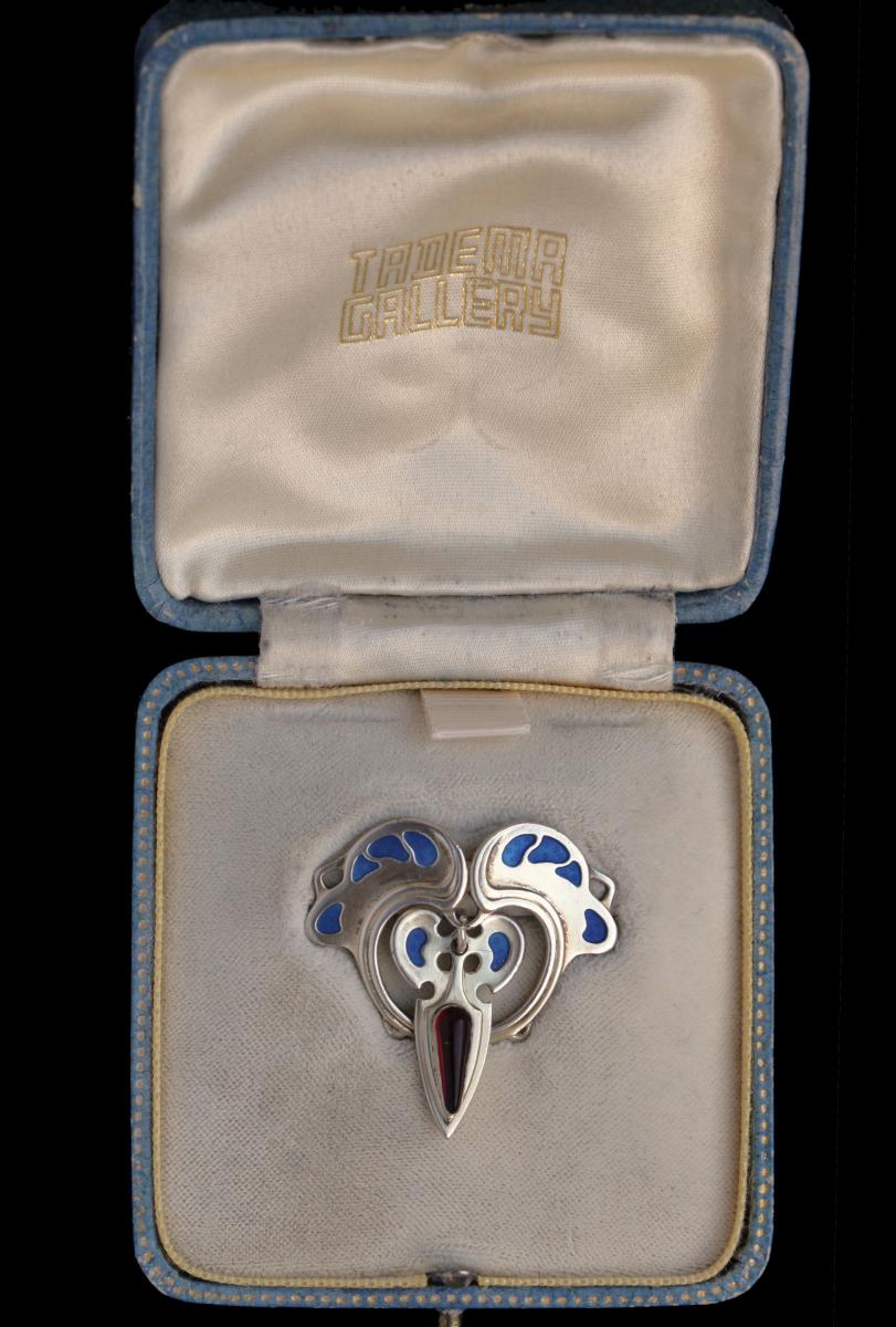 LEVINGER & BISSINGER (worked 1903-1909) Jugendstil Brooch