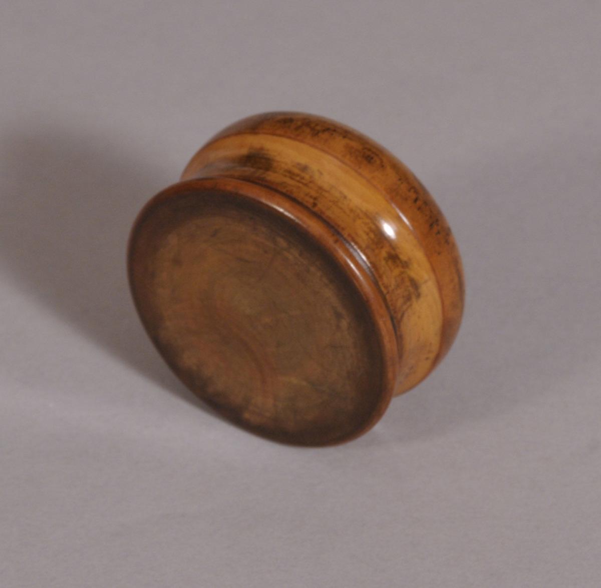 S/3547 Antique Treen 19th Century Boxwood Patch or Pill Box