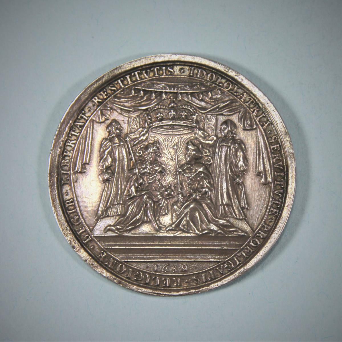 WILLIAM & MARY CORONATION MEDAL. London 1689.