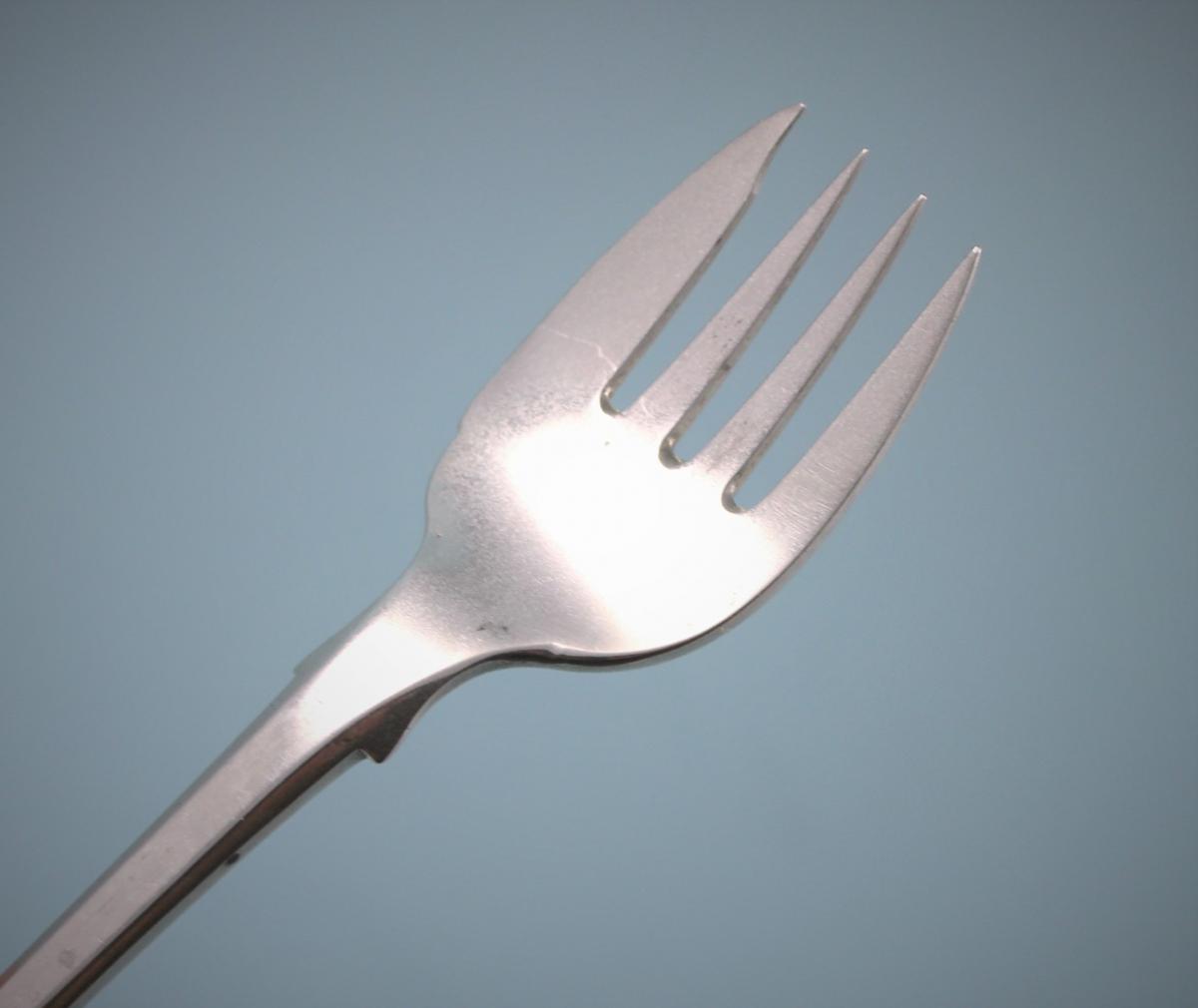 VICTORIAN Sterling Silver Fiddle Pattern Oyster Fork by William Eaton. London 1842