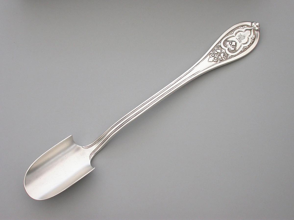 Heavy Victorian Silver 'New Gothic' Pattern Stilton Cheese Scoop