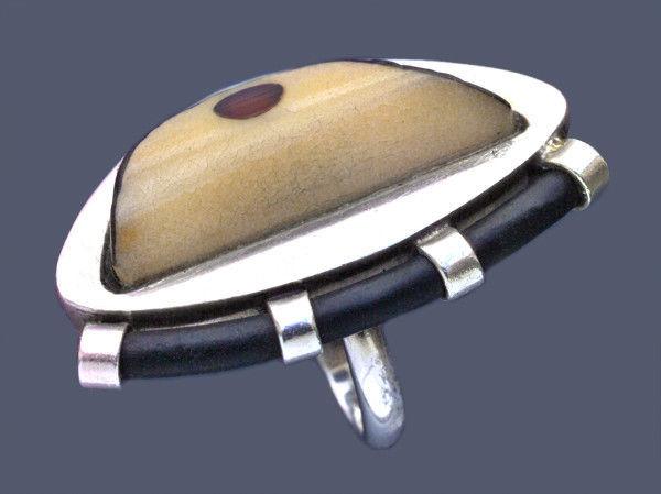 SCULPTURAL Ring