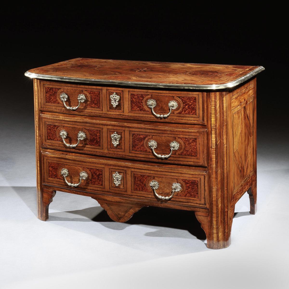 A Fine Early 18th Century Walnut Commode