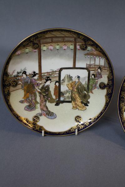A pair of kinkozan satsuma plates