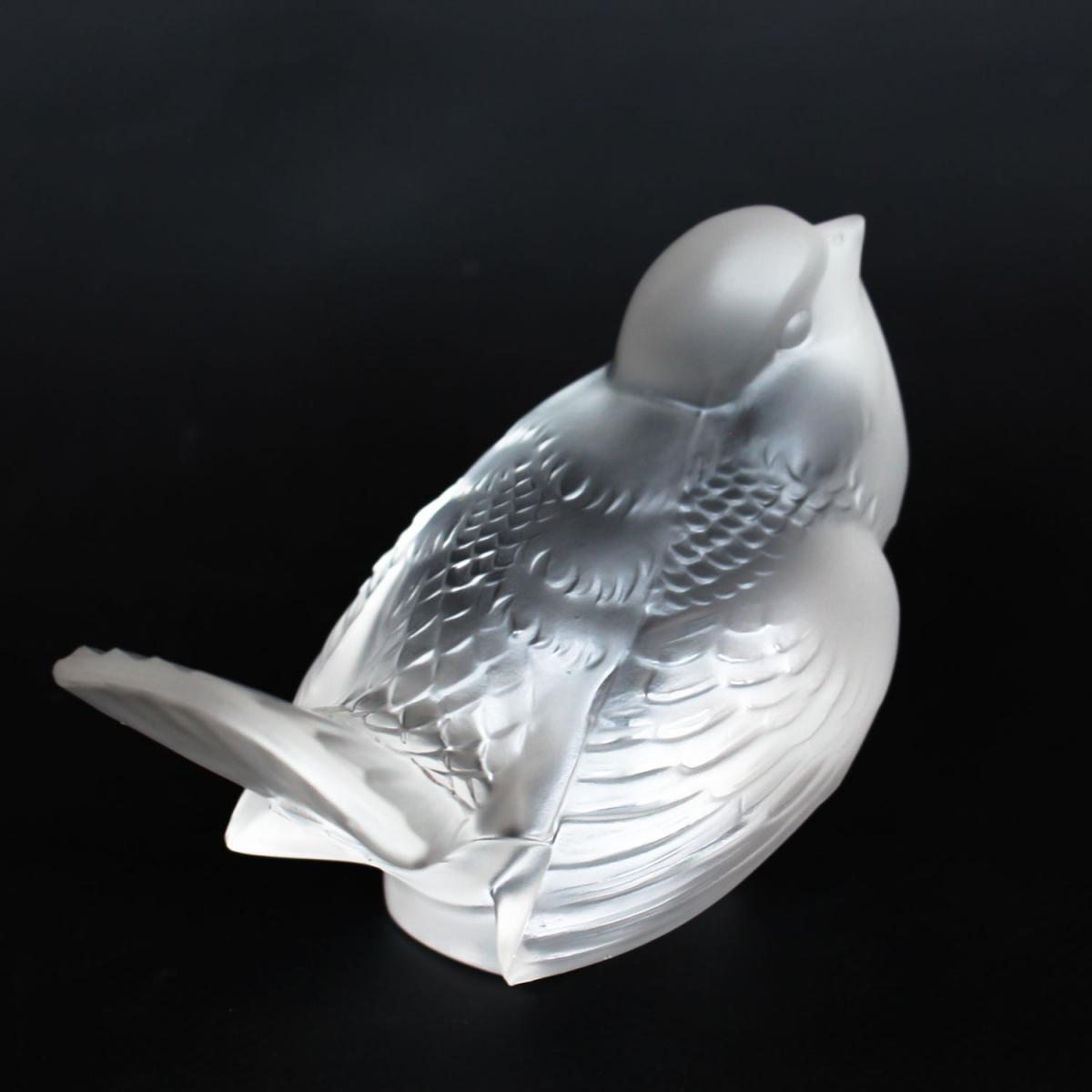 Moineau Moqueur, an Art Deco glass bird paperweight. A frosted glass figure of a sparrow pecking for food. Model number 1166.