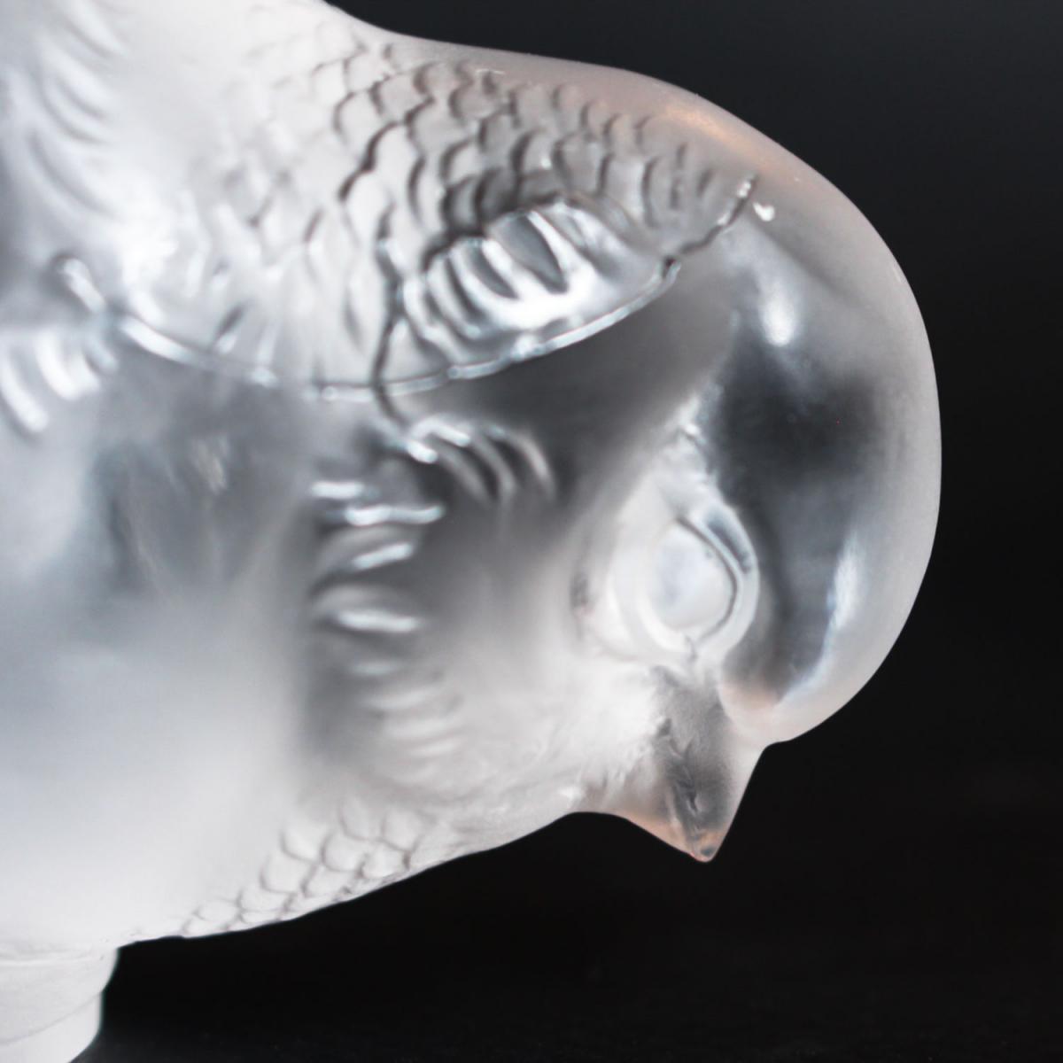Moineau Timide, an Art Deco glass bird paperweight. A frosted glass figure of a sparrow pecking for food. Model number 1166. Lit