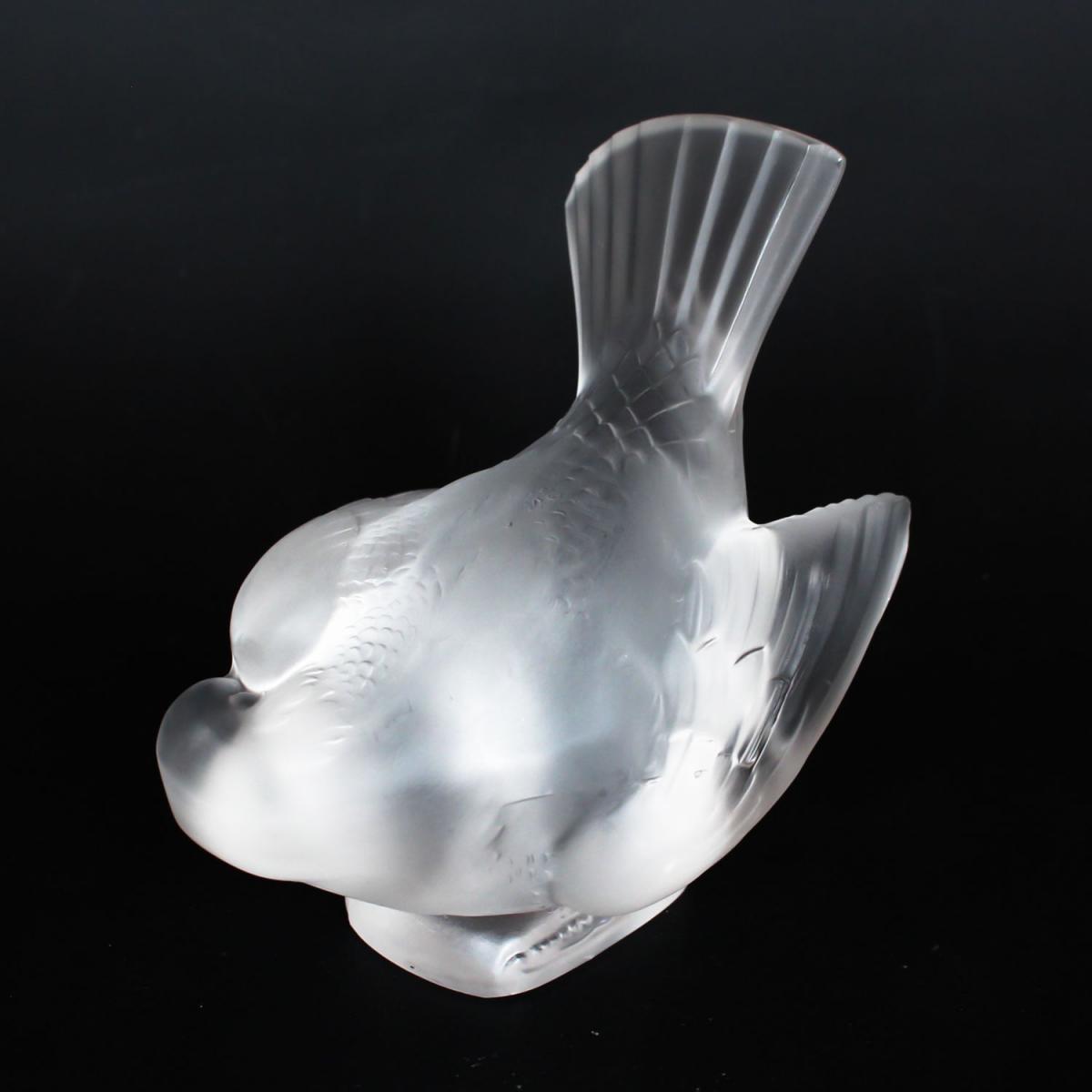 Moineau Coquet, an Art Deco glass bird paperweight. A frosted glass figure of a sparrow pecking for food. Model number 1166. Lit