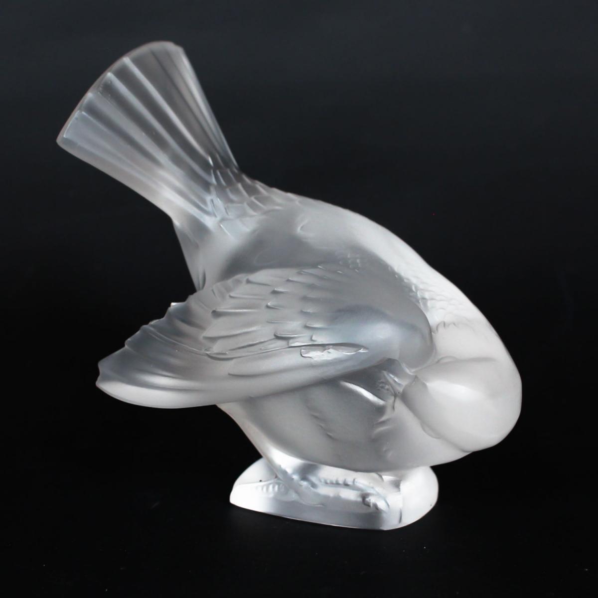 Moineau Coquet, an Art Deco glass bird paperweight. A frosted glass figure of a sparrow pecking for food. Model number 1166. Lit