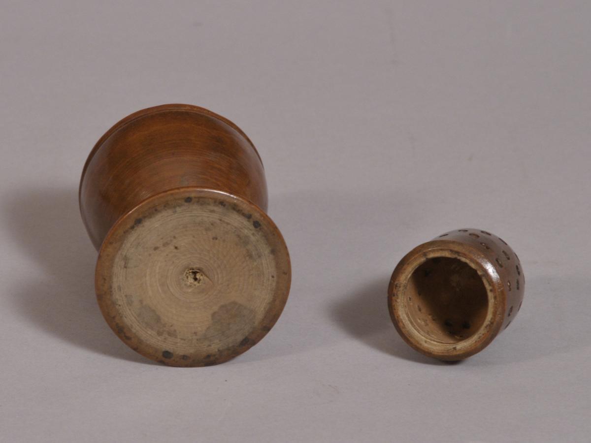 S/3575 Antique Treen Georgian Sycamore Muffinier