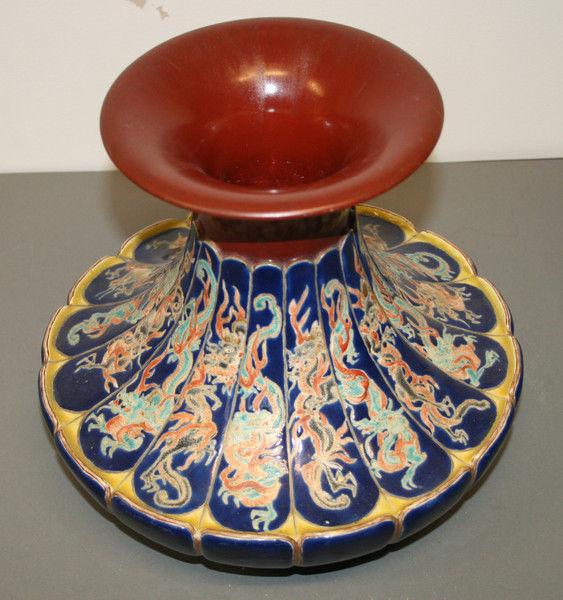 An unusual vase attributed to makuzu kozan