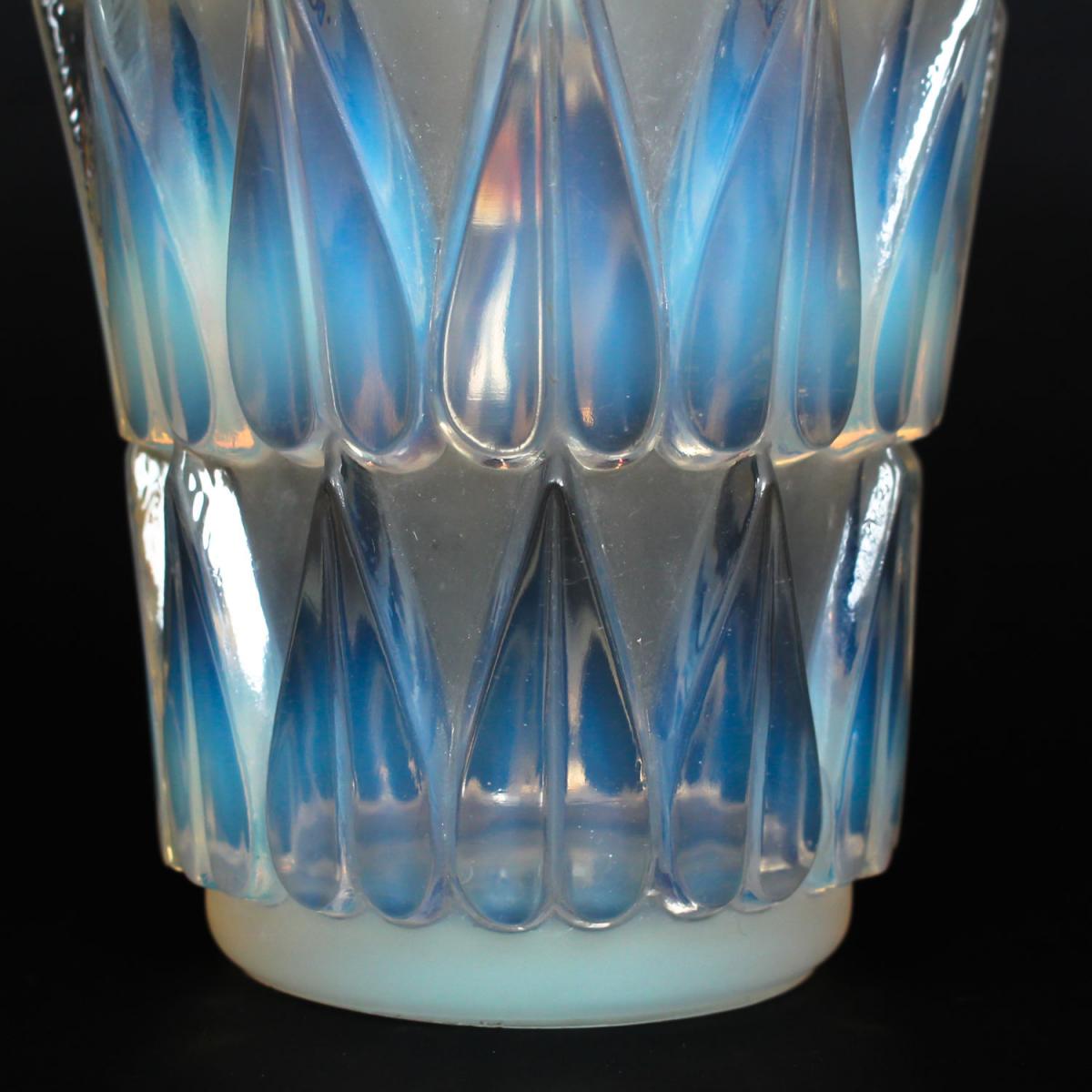 Feuilles, an Art Deco opalescent and moulded glass vase by René Lalique. Relief decorated with raised hearts. Stencil etched R