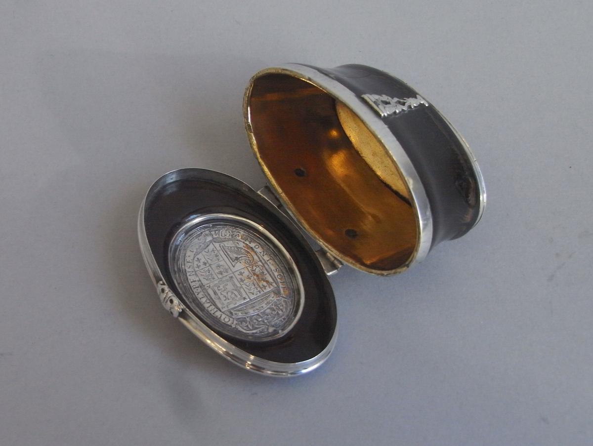 An important William III silver mounted Tortoiseshell Commemorative Standing Snuff Canister, inset with a cast Commonwealth Roya