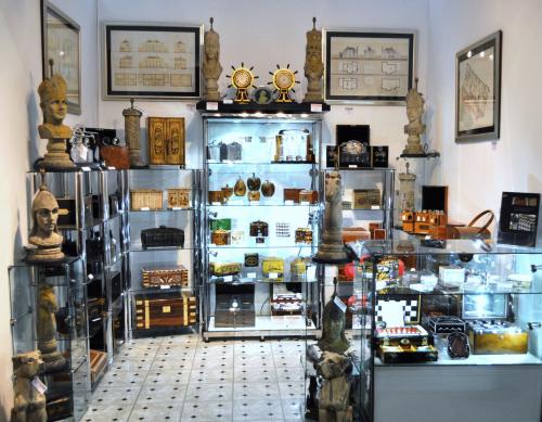 Mark Goodger of Hampton Antiques